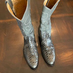 Mens 7 1/2 Grey Snake Skin Boots